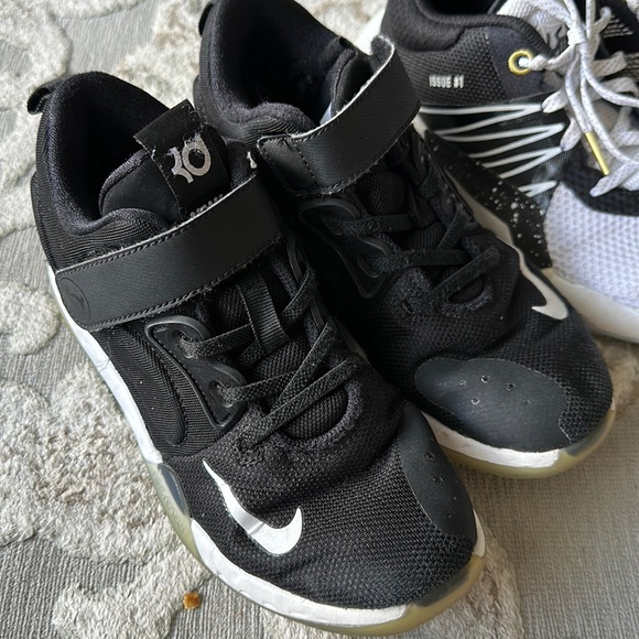 3 pairs of sneakers - Picture 2 of 14